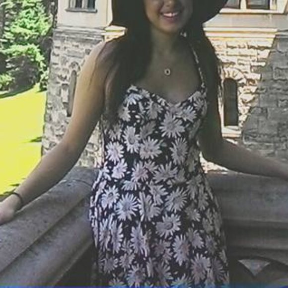 SOLD    COTTON ON Black & White Daisy Flowy Sun Dress 🌼 - Picture 9 of 10